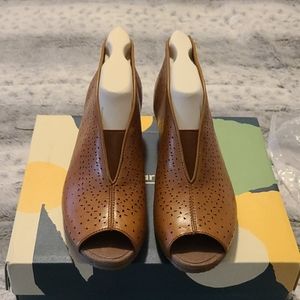 Women's Earth Origins Wedges Size 8 NWT